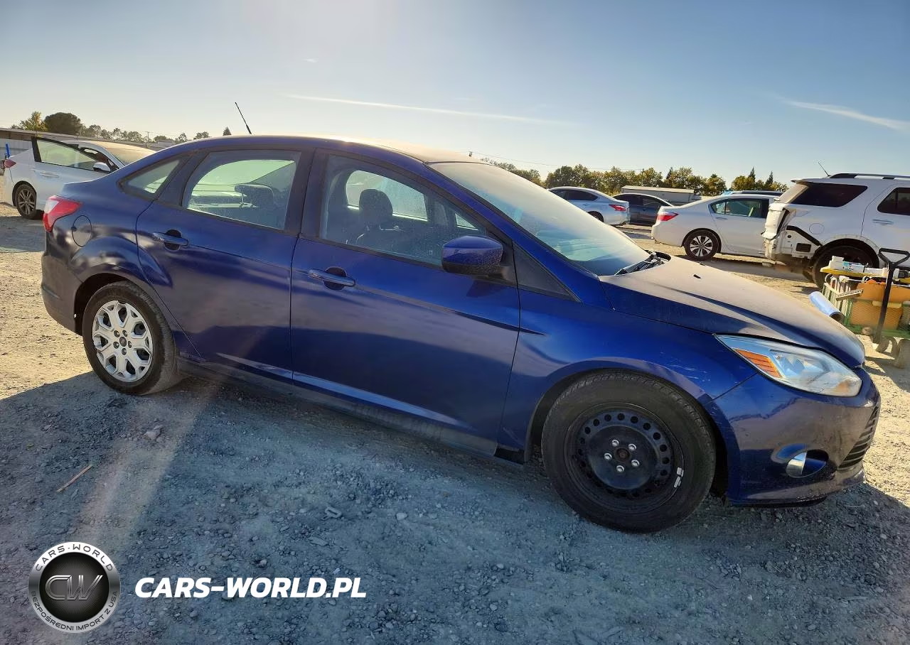 FORD FOCUS SE VIN:1FAHP3F24CL452843 - 4