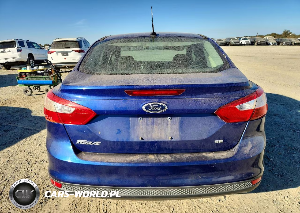 FORD FOCUS SE VIN:1FAHP3F24CL452843 - 6