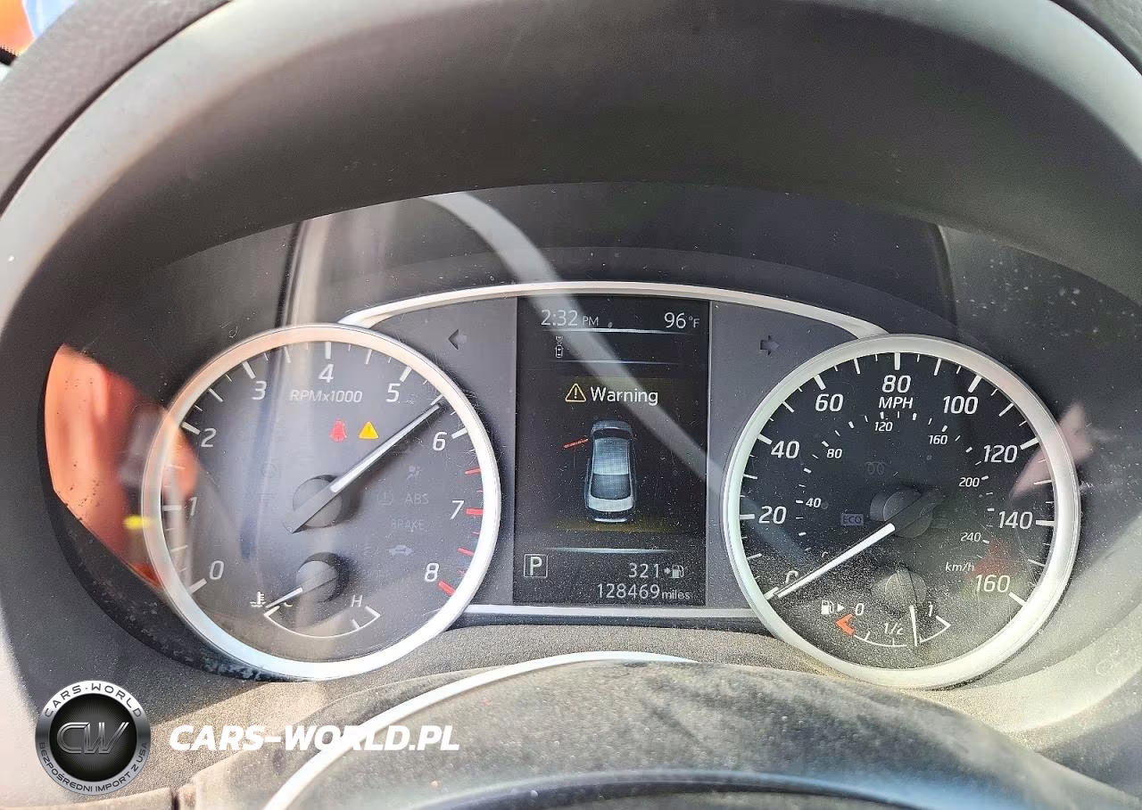 2018 Nissan Sentra S VIN:3N1AB7AP2JY325326 - 9