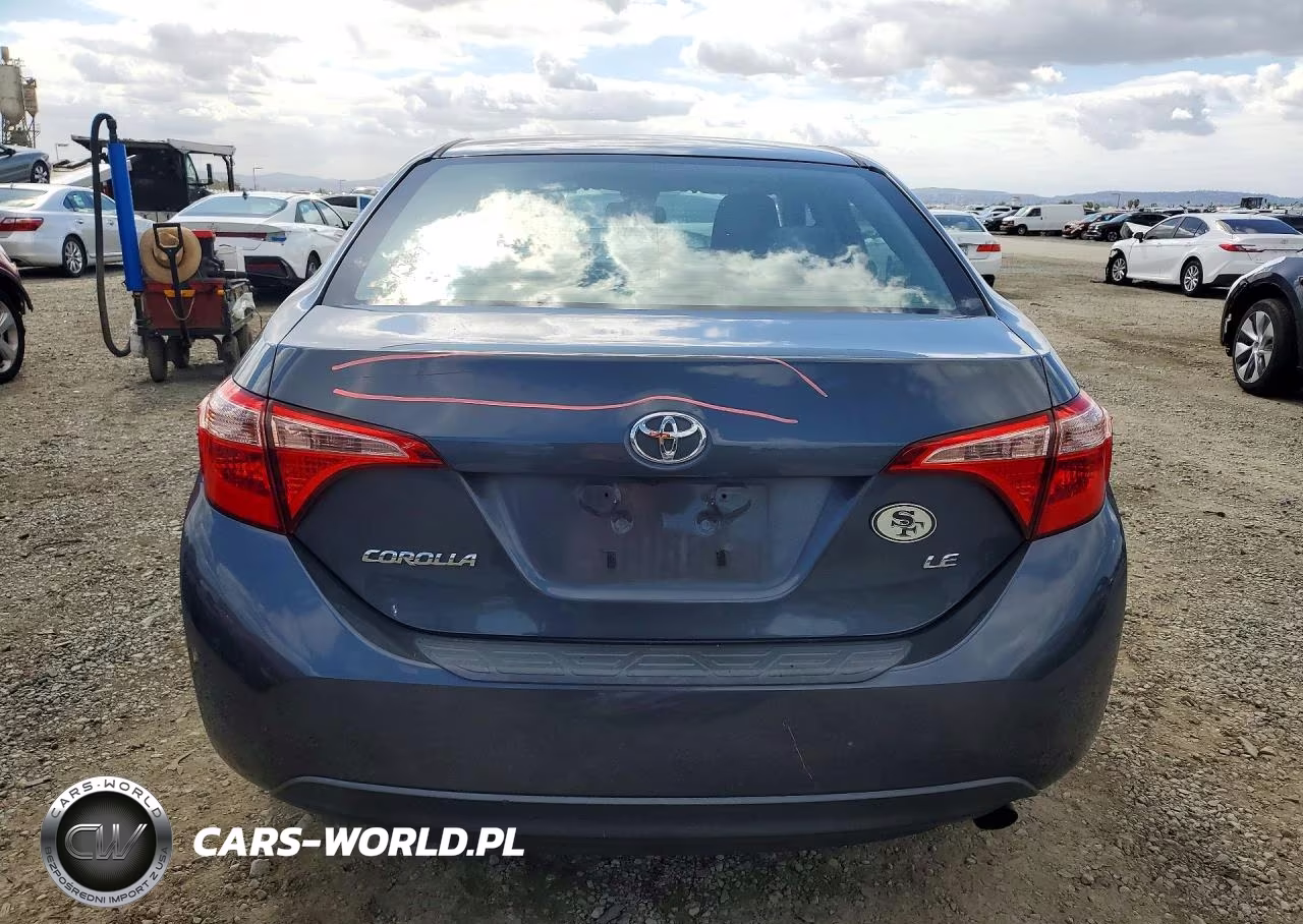 2018 Toyota Corolla Le VIN:5YFBURHE1JP849353 - 6