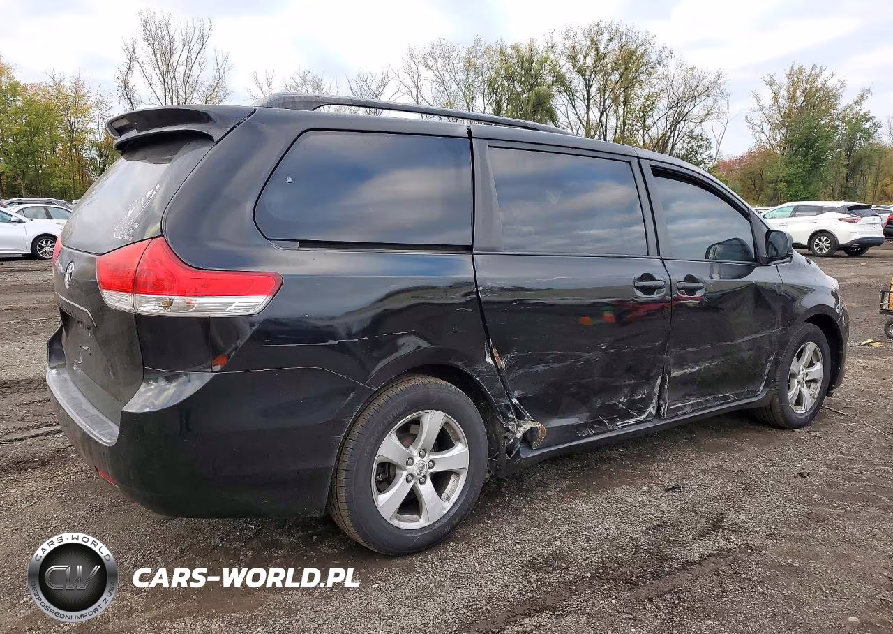 2012 Toyota Sienna Le VIN:5TDKK3DC0CS268024 - 3