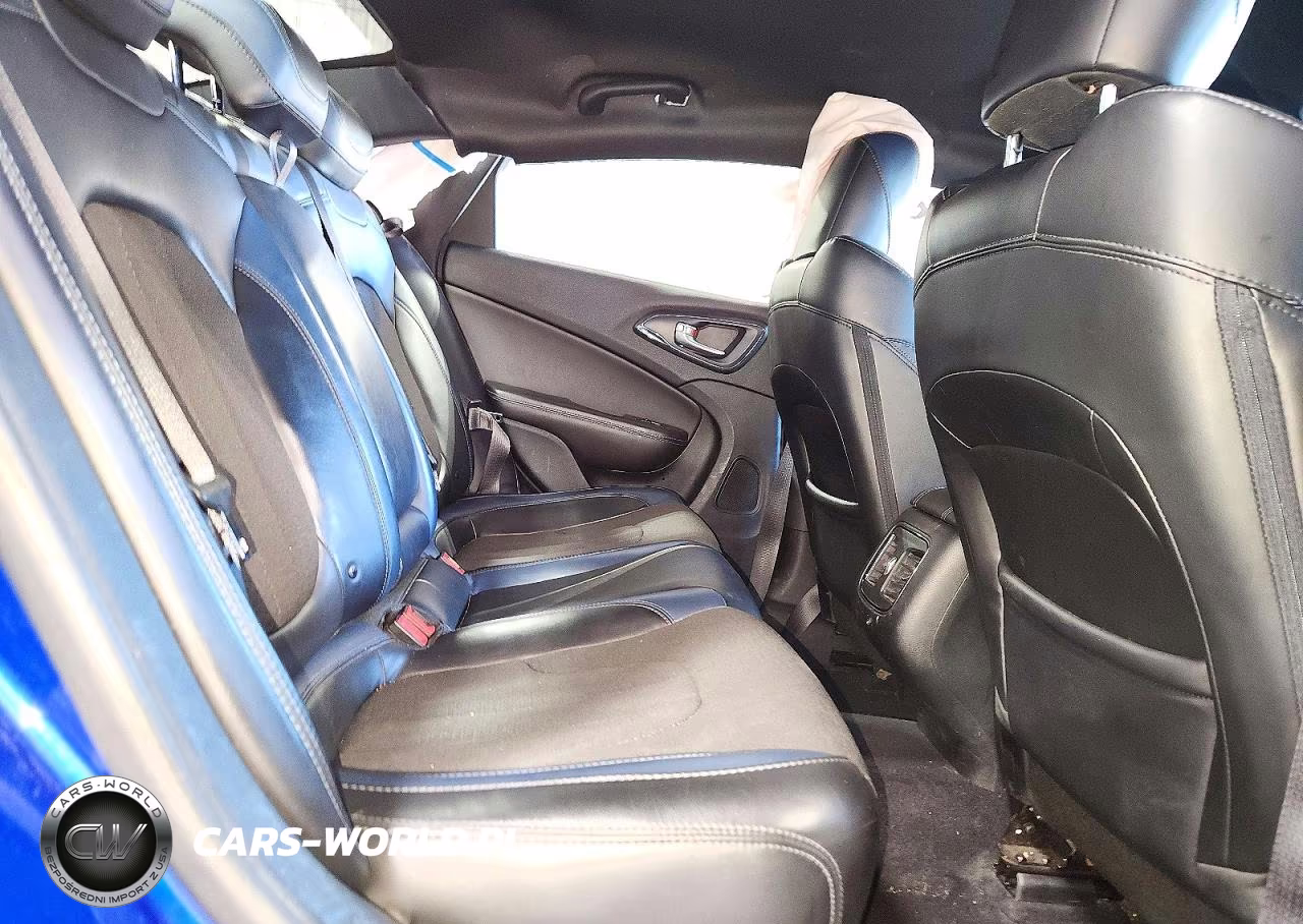 2015 Chrysler 200 S VIN:1C3CCCBB4FN561645 - 10