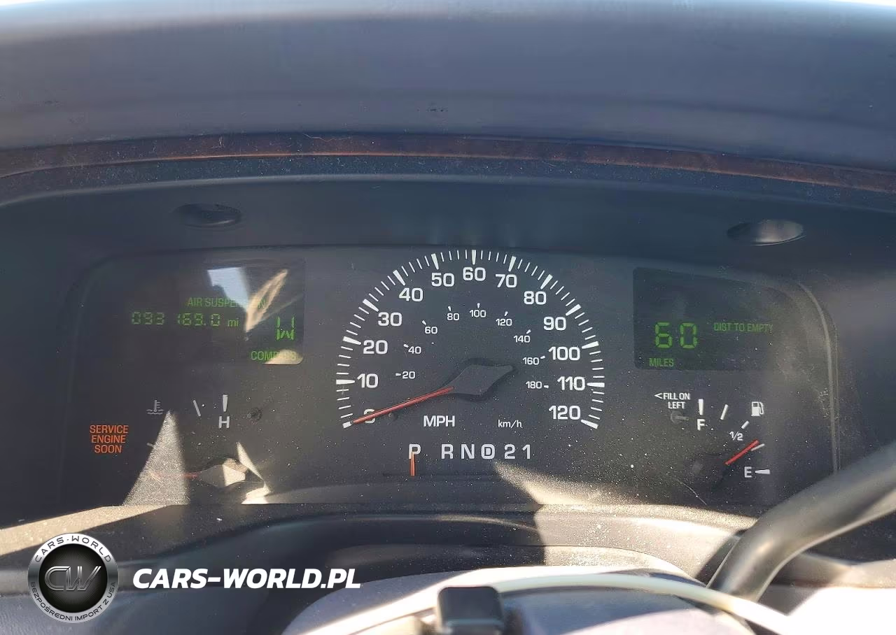 2000 Lincoln Town Car Signature VIN:1LNHM82W9YY852895 - 9