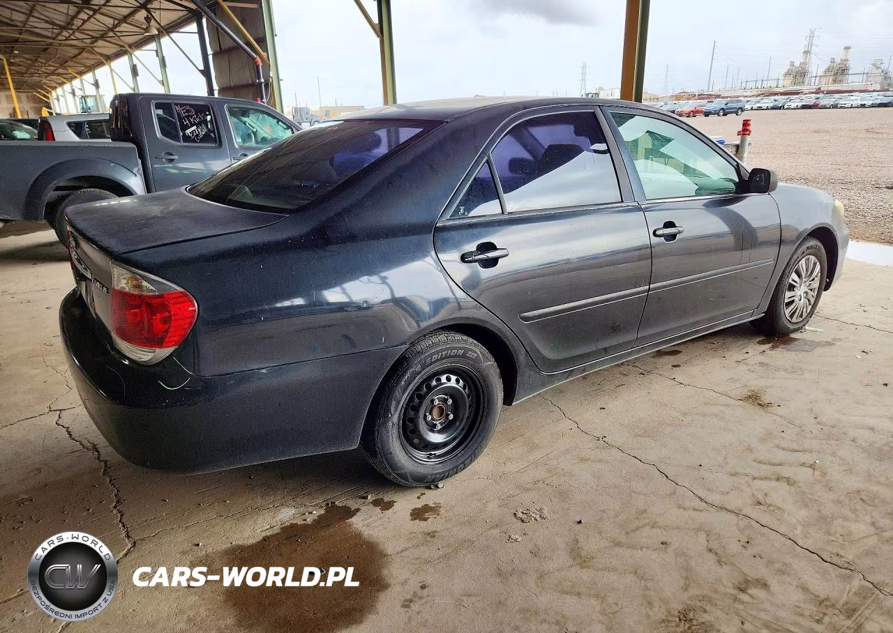 2005 Toyota Camry Le VIN:4T1BE30K75U402445 - 3