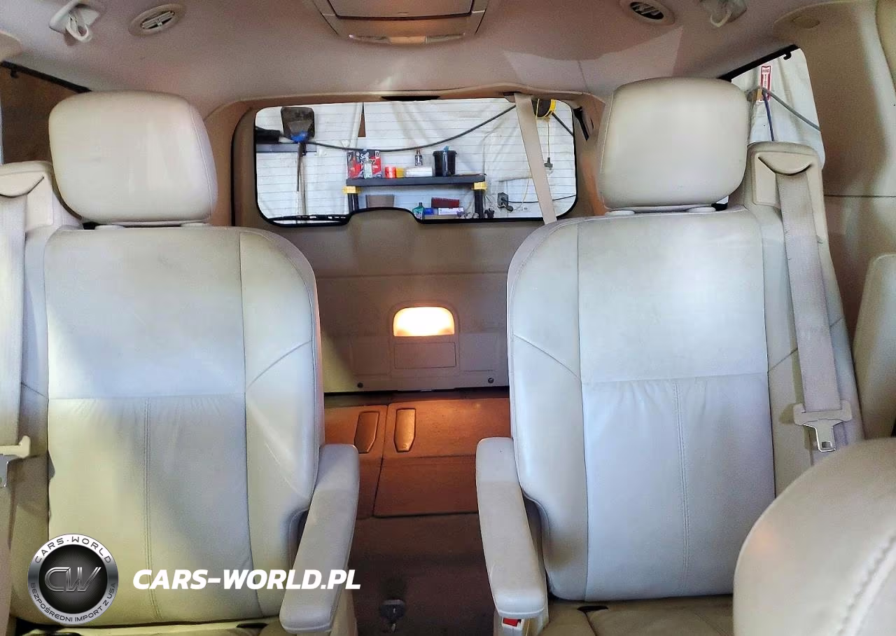 2008 Chrysler Town & Country Limited VIN:2A8HR64X88R645928 - 10