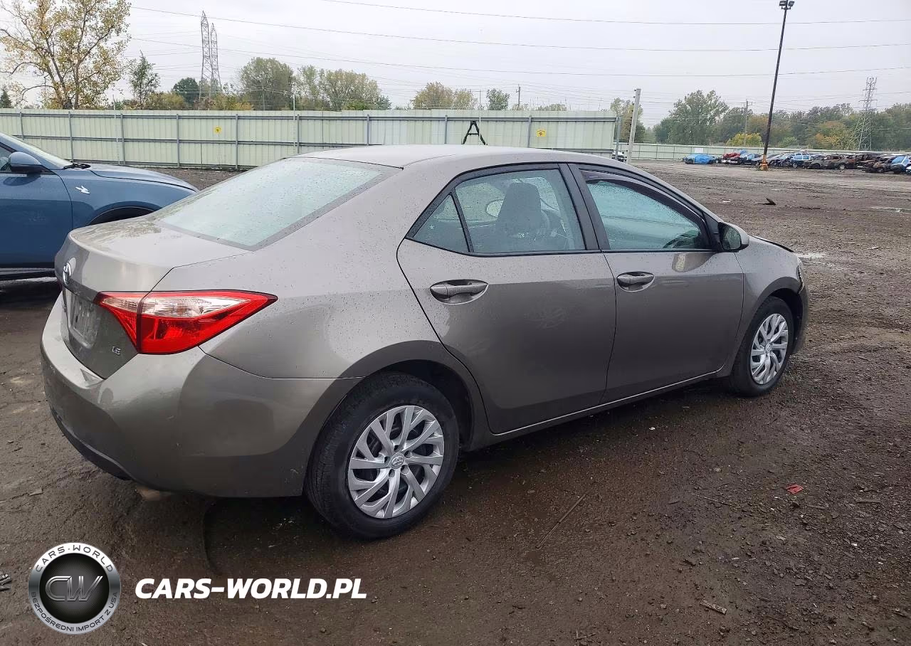 2018 Toyota Corolla Le VIN:2T1BURHE4JC072022 - 3