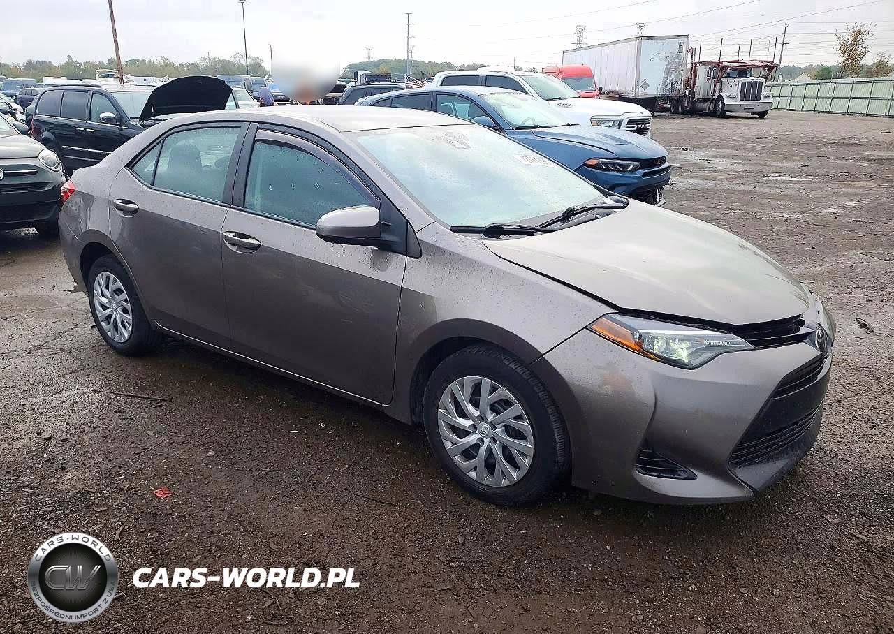 2018 Toyota Corolla Le VIN:2T1BURHE4JC072022 - 4