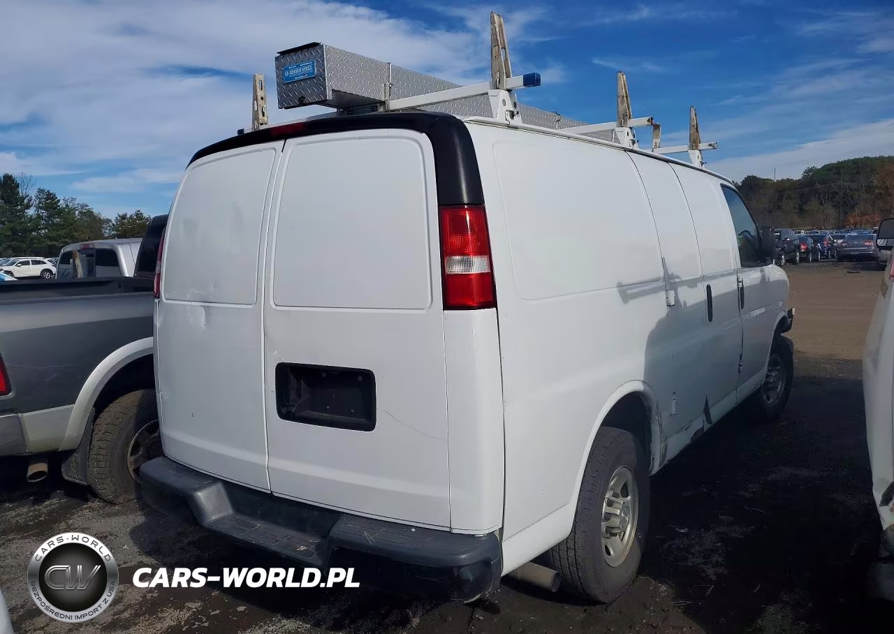 2018 Chevrolet Express G2500 VIN:1GCWGAFP9J1228137 - 3