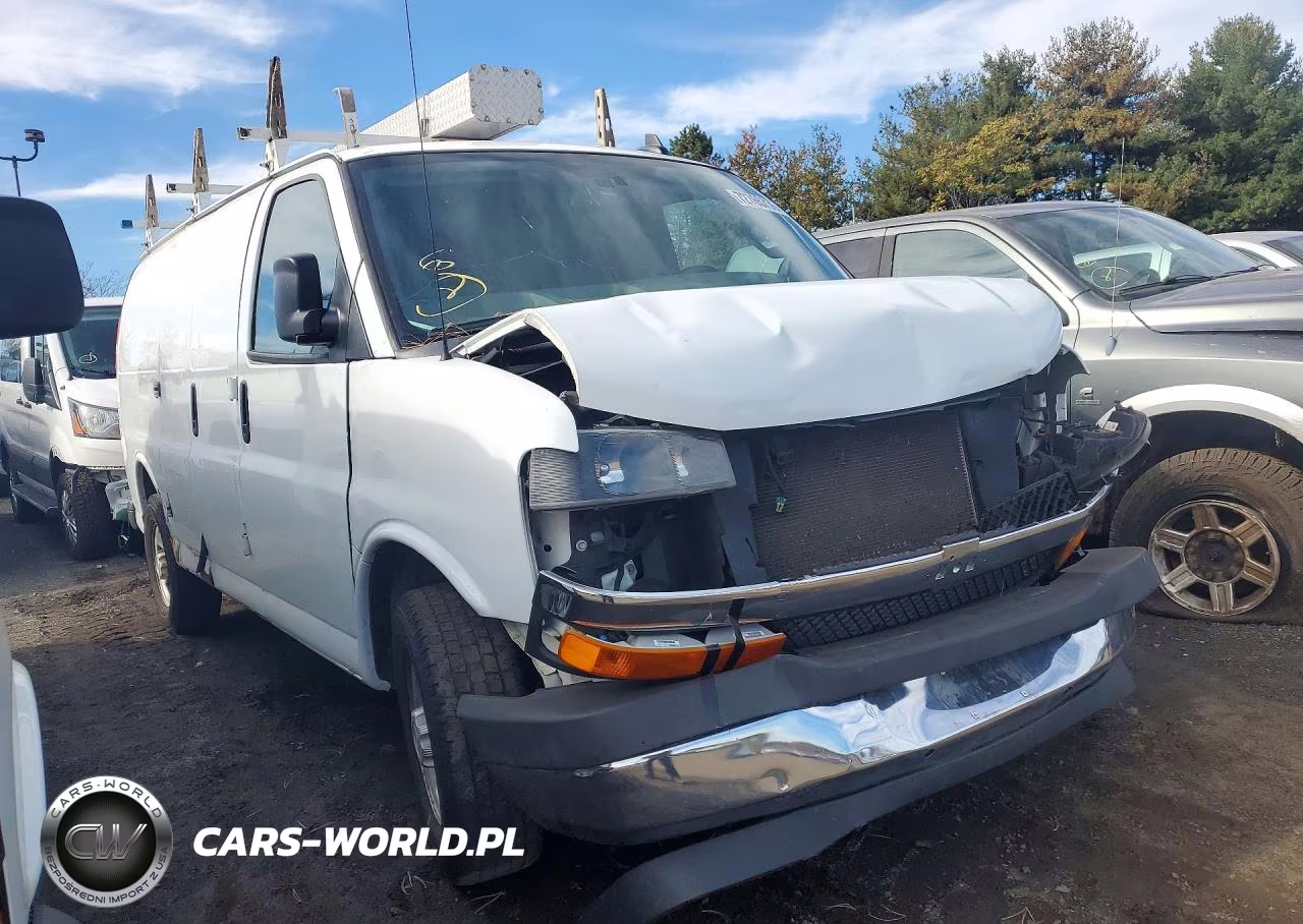 2018 Chevrolet Express G2500 VIN:1GCWGAFP9J1228137 - 4