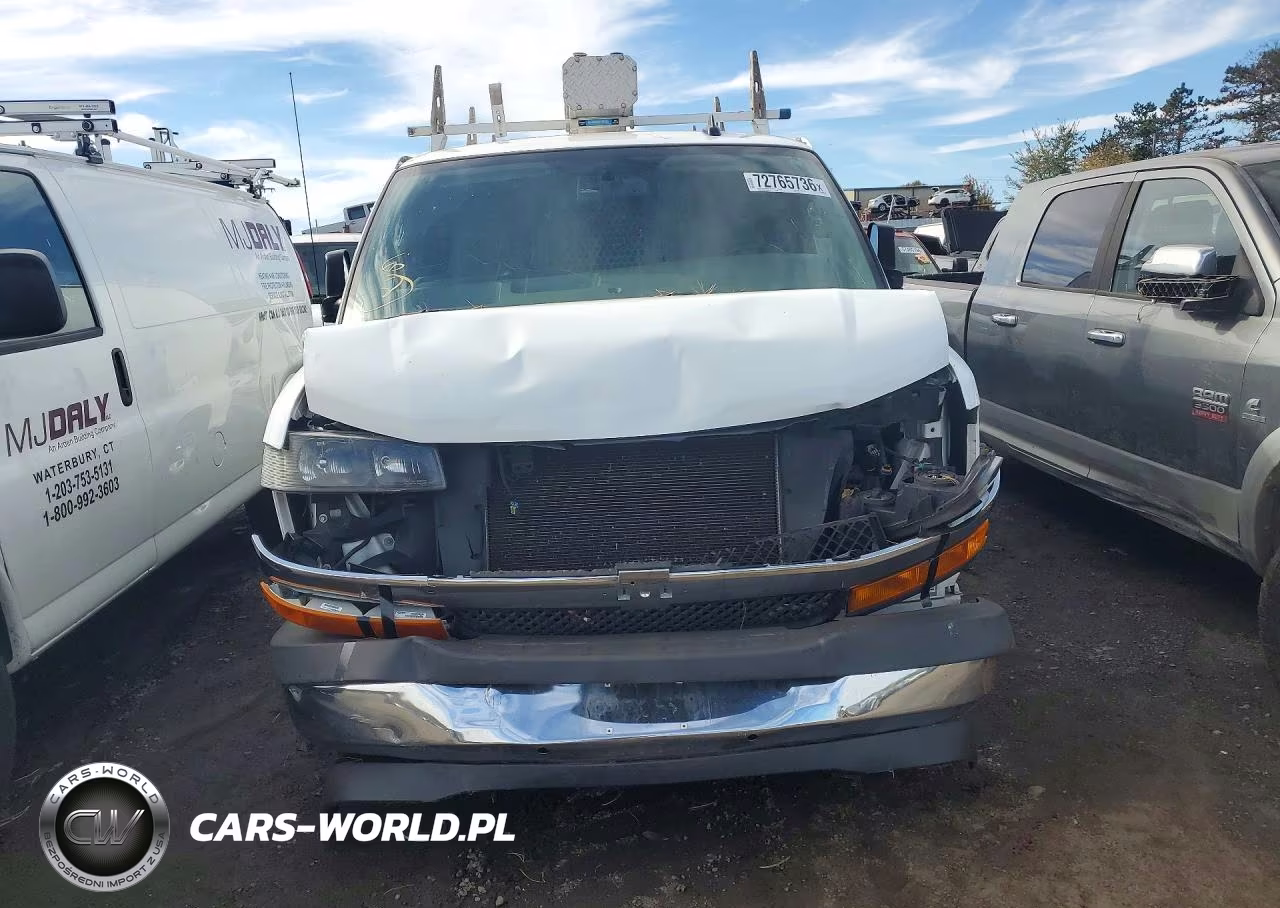 2018 Chevrolet Express G2500 VIN:1GCWGAFP9J1228137 - 5
