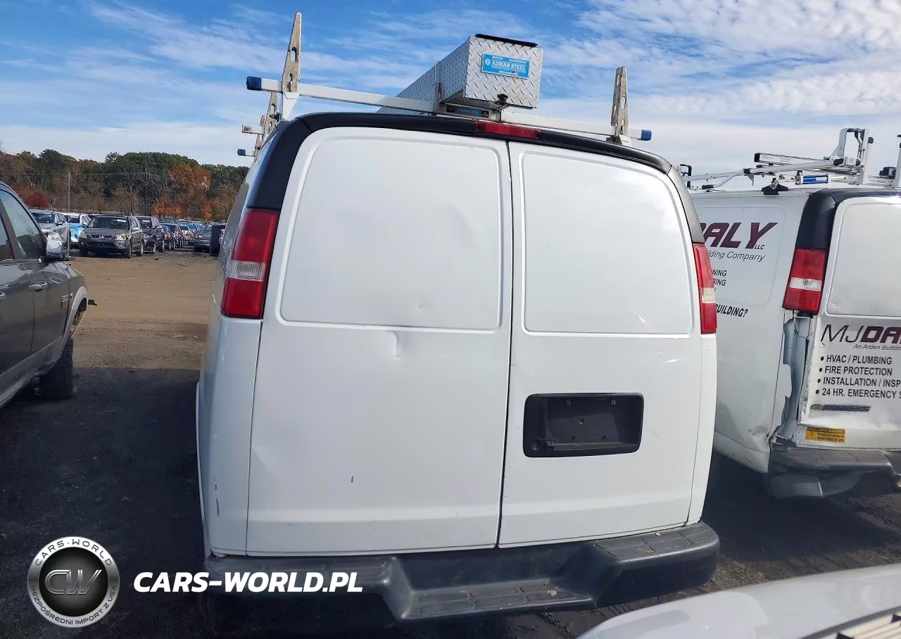 2018 Chevrolet Express G2500 VIN:1GCWGAFP9J1228137 - 6