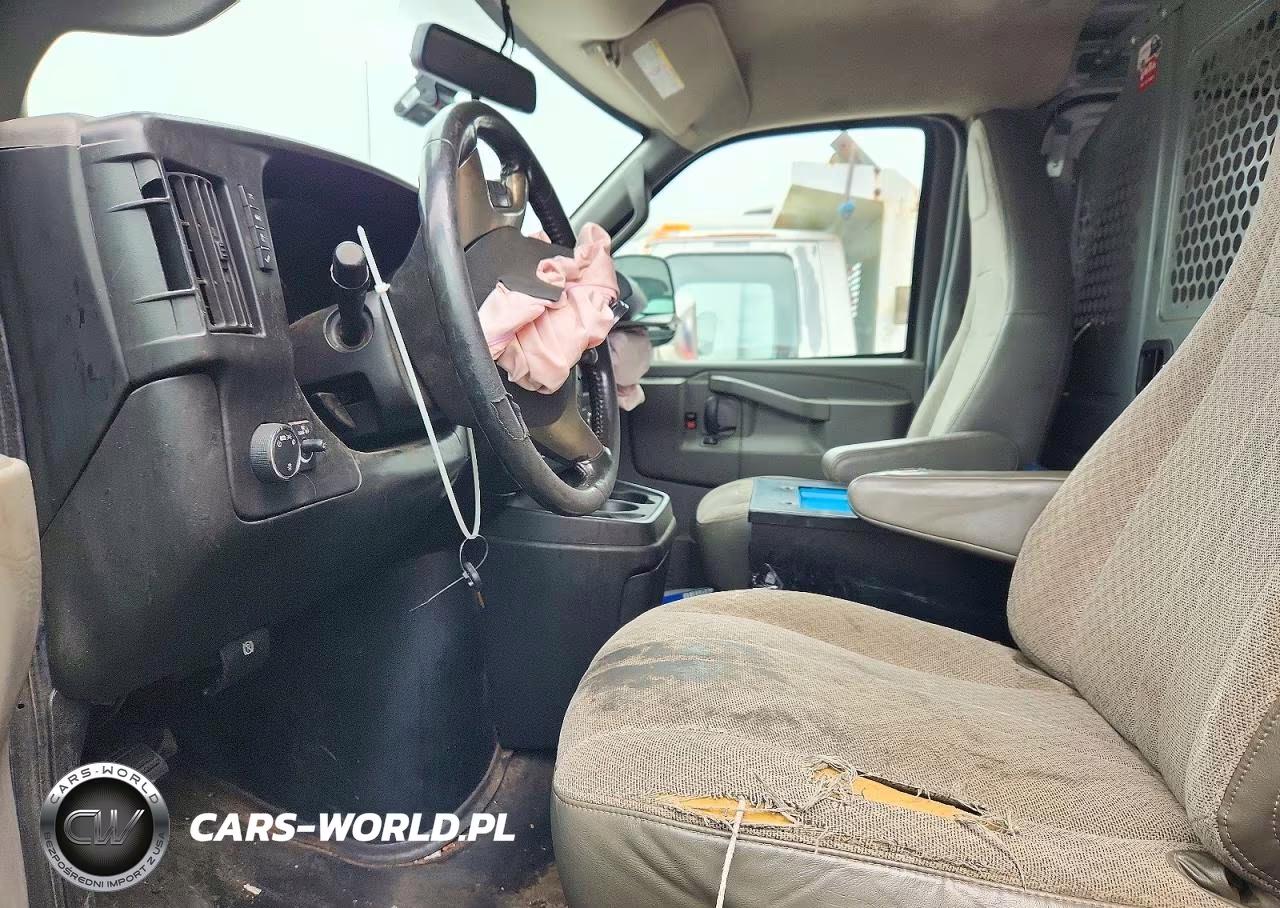2018 Chevrolet Express G2500 VIN:1GCWGAFP9J1228137 - 7