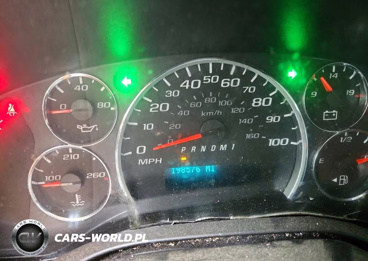 2018 Chevrolet Express G2500 VIN:1GCWGAFP9J1228137 - 9