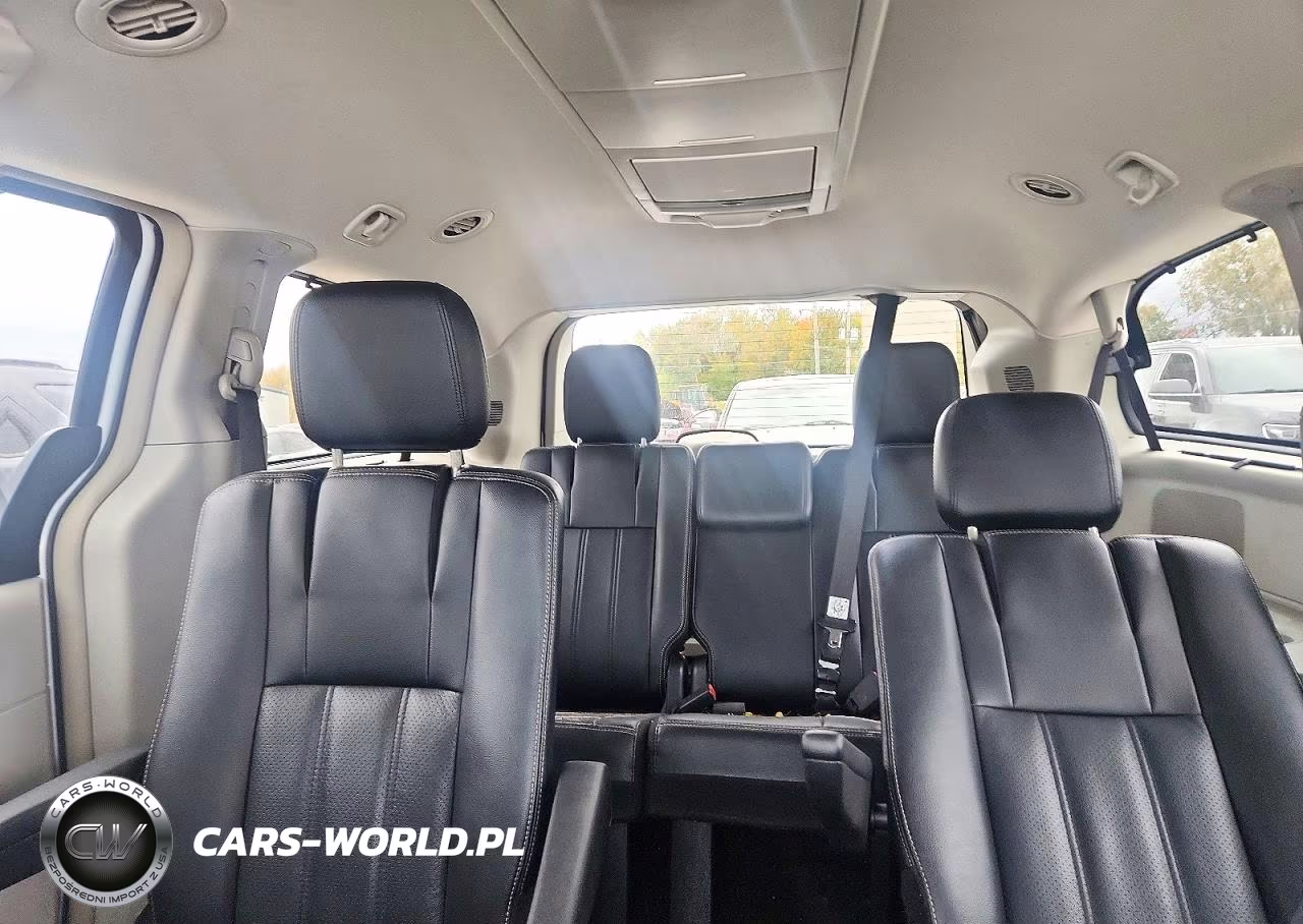 2015 Chrysler Town & Country Touring L VIN:2C4RC1CGXFR742885 - 10