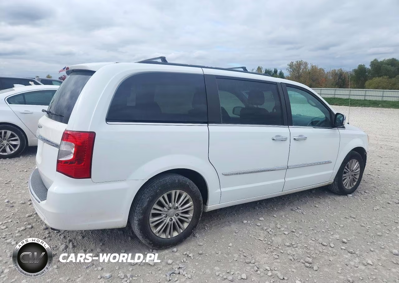 2015 Chrysler Town & Country Touring L VIN:2C4RC1CGXFR742885 - 3