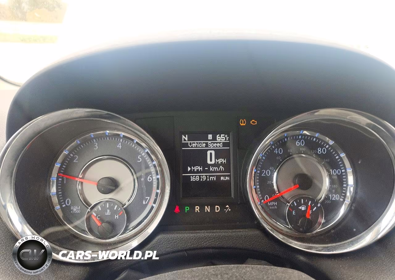 2015 Chrysler Town & Country Touring L VIN:2C4RC1CGXFR742885 - 9