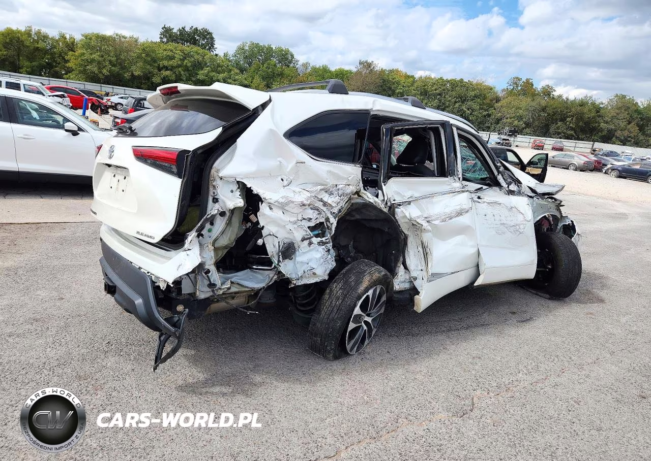 2020 Toyota Highlander Xle VIN:5TDHZRBH1LS030769 - 3