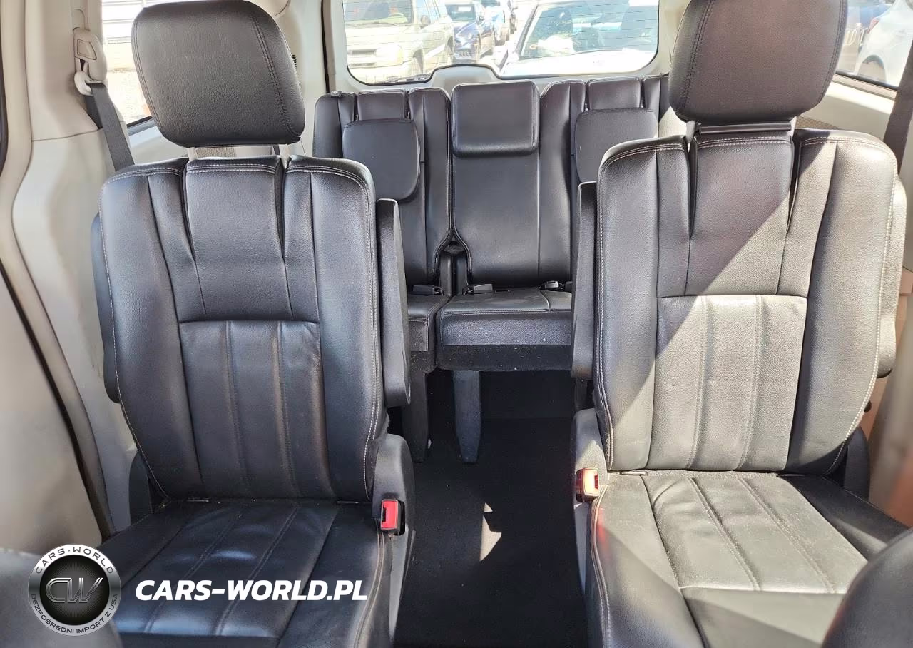 2014 Chrysler Town & Country Touring VIN:2C4RC1BGXER123879 - 10