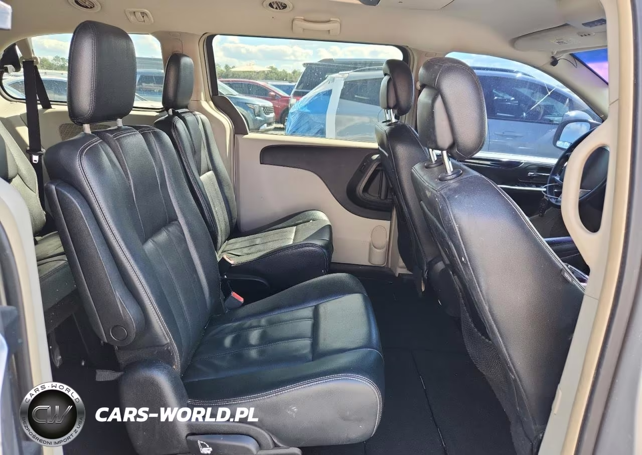 2014 Chrysler Town & Country Touring VIN:2C4RC1BGXER123879 - 11