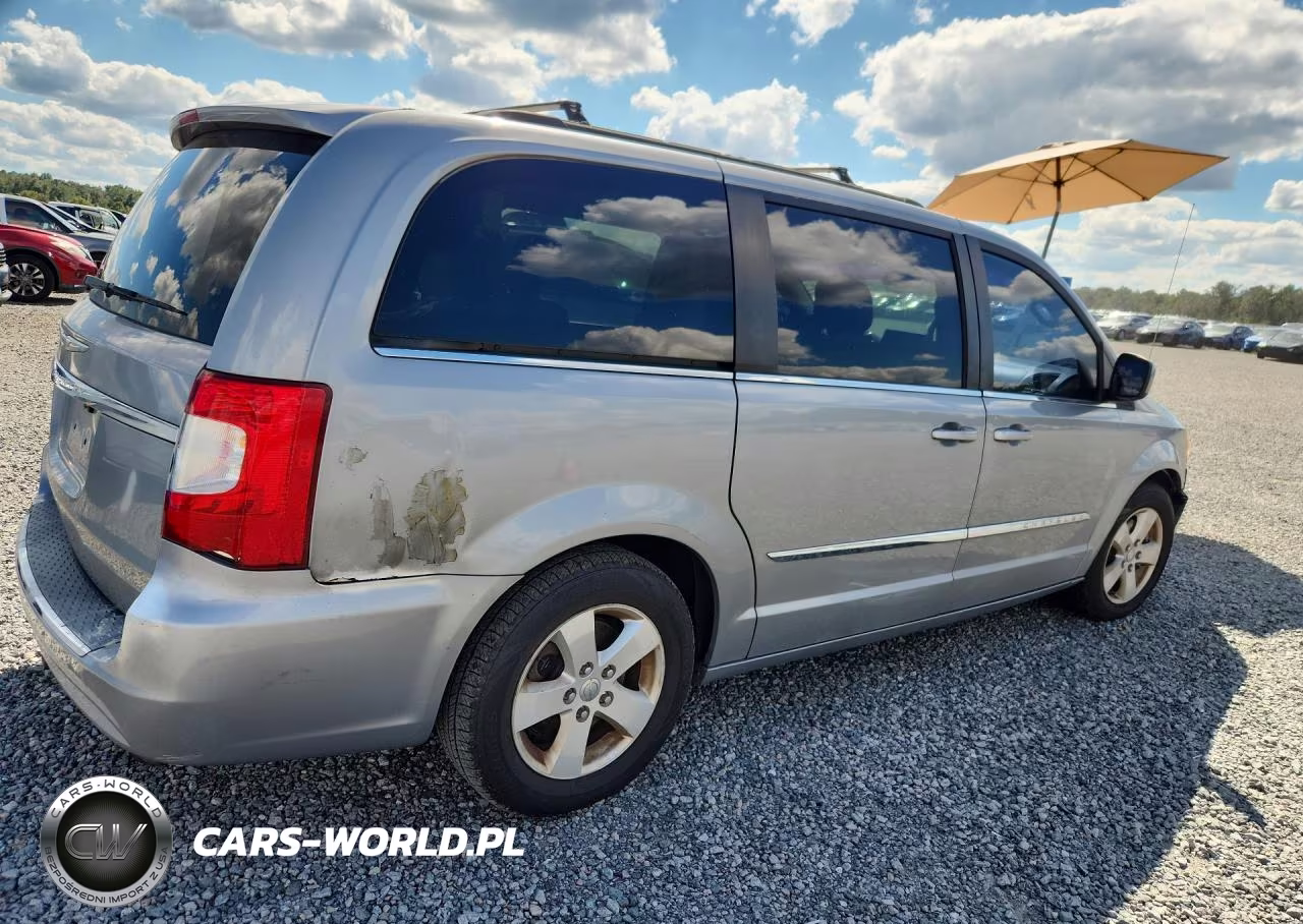 2014 Chrysler Town & Country Touring VIN:2C4RC1BGXER123879 - 3