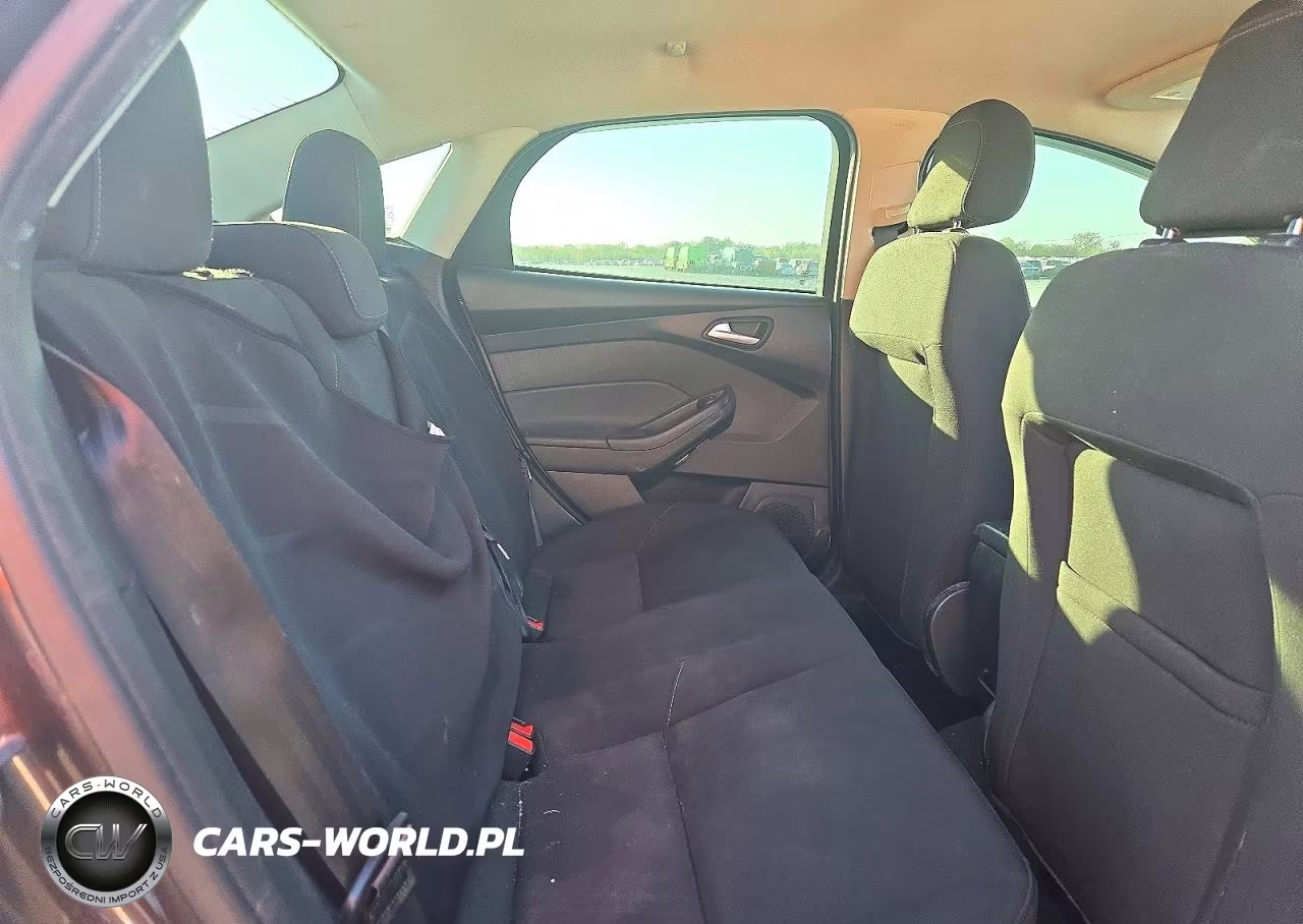 2018 Ford Focus Se VIN:1FADP3FE6JL284354 - 10