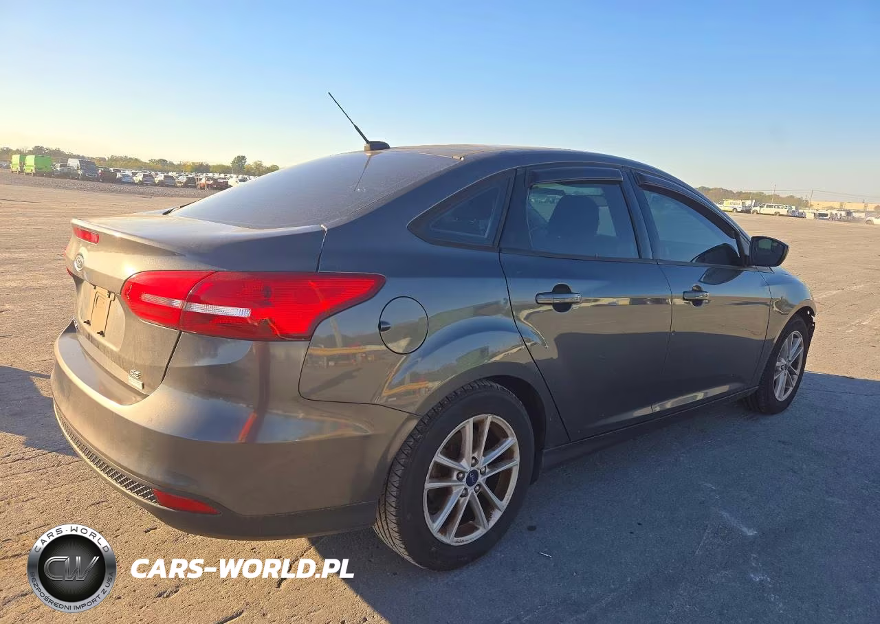 2018 Ford Focus Se VIN:1FADP3FE6JL284354 - 3