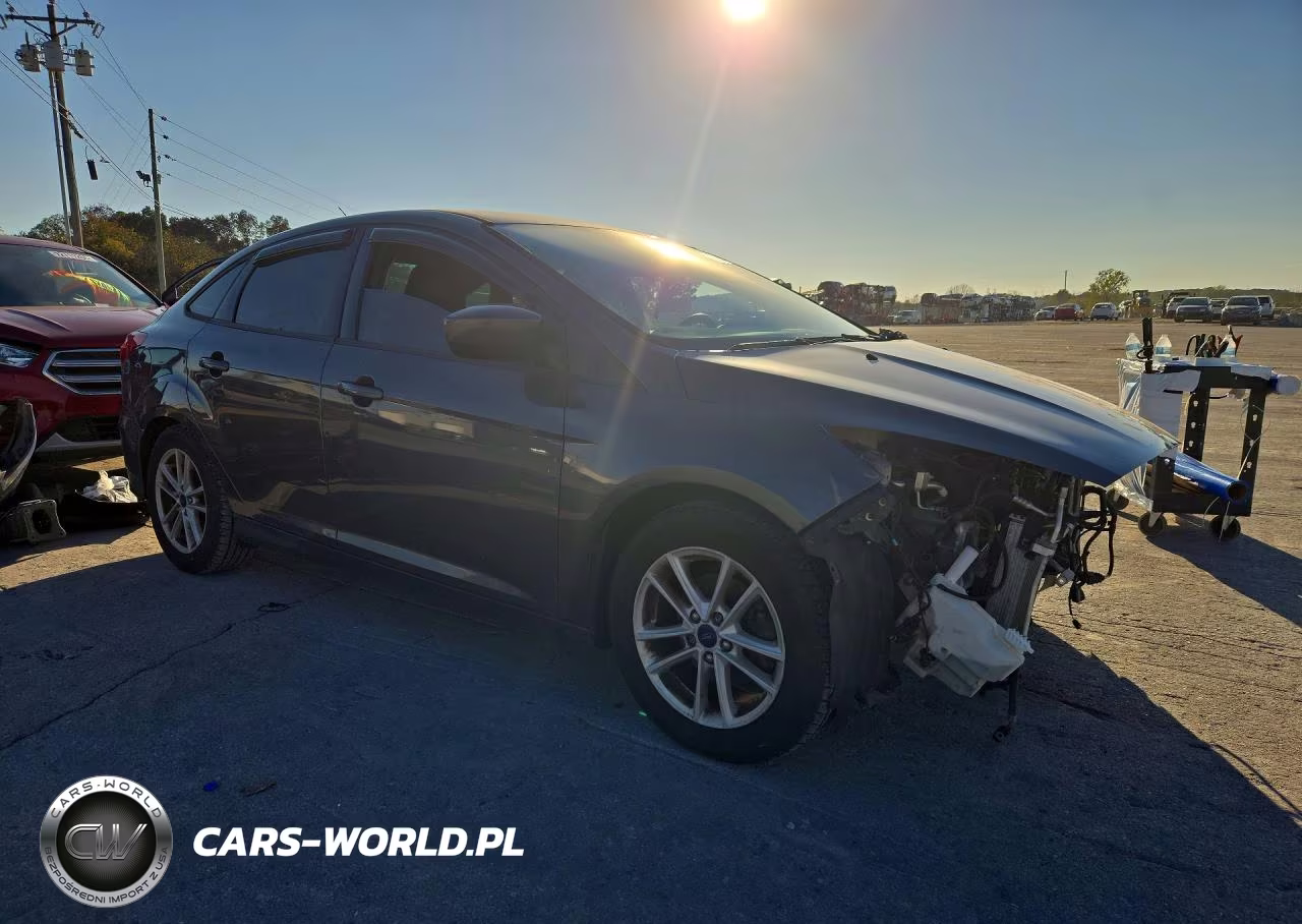 2018 Ford Focus Se VIN:1FADP3FE6JL284354 - 4