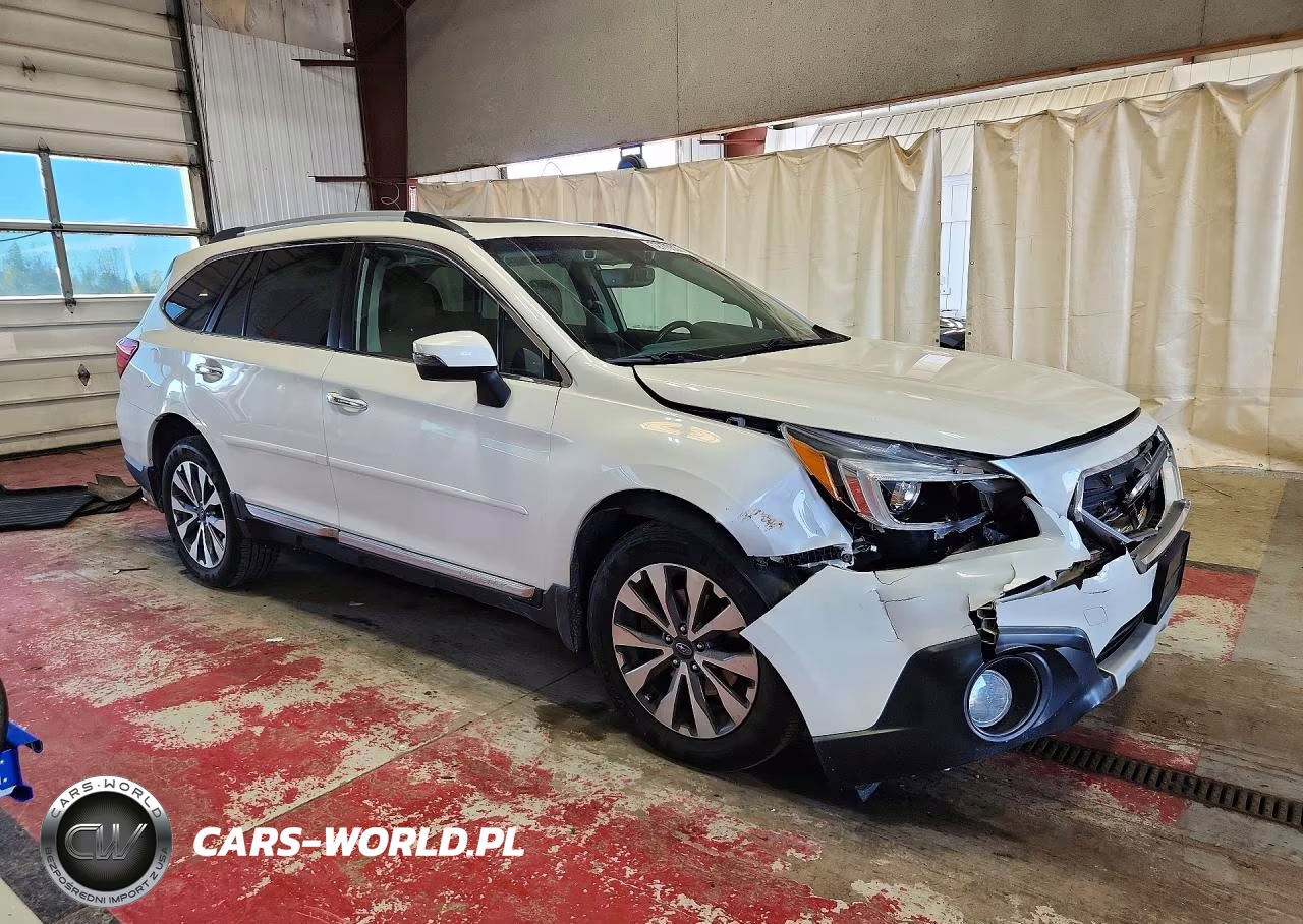 2017 Subaru Outback Touring VIN:4S4BSETC9H3440214 - 4