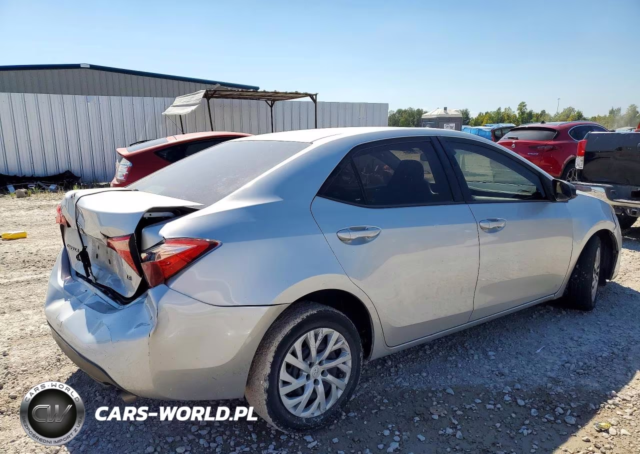 2017 Toyota Corolla Le VIN:5YFBURHEXHP703964 - 3