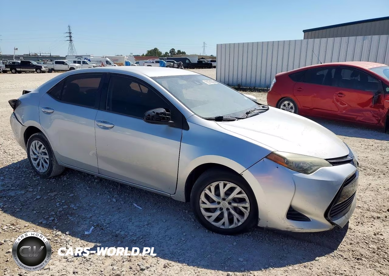 2017 Toyota Corolla Le VIN:5YFBURHEXHP703964 - 4