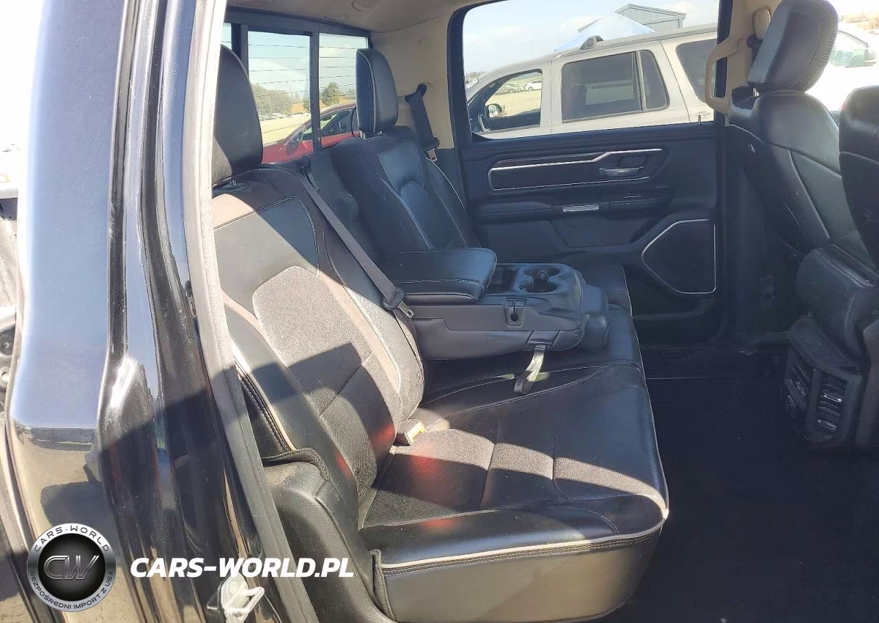 2019 Ram 1500 Laramie VIN:1C6SRFJT5KN773022 - 10