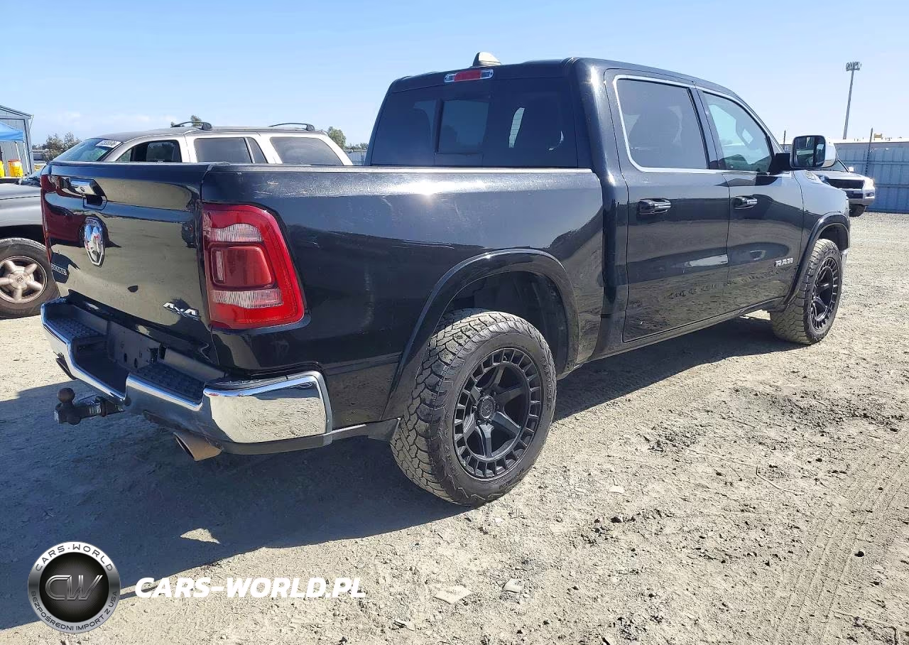 2019 Ram 1500 Laramie VIN:1C6SRFJT5KN773022 - 3
