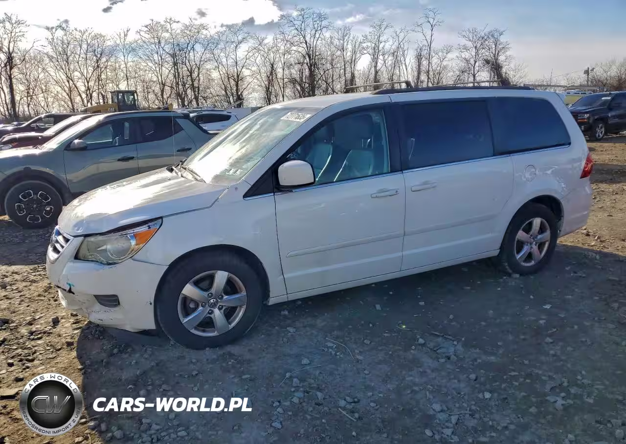 2011 Volkswagen Routan Se