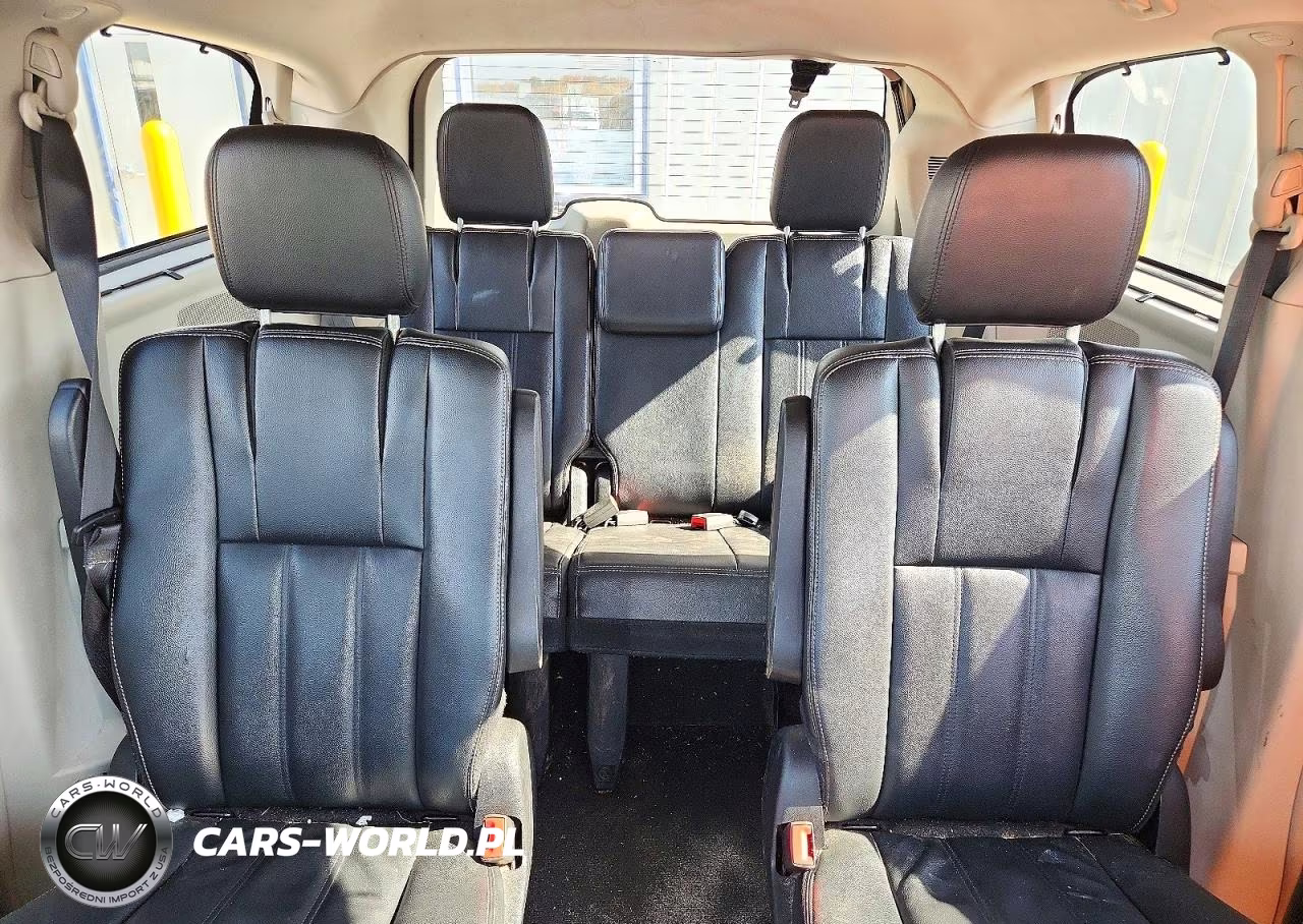 2015 Chrysler Town & Country Touring VIN:2C4RC1BG7FR646147 - 10