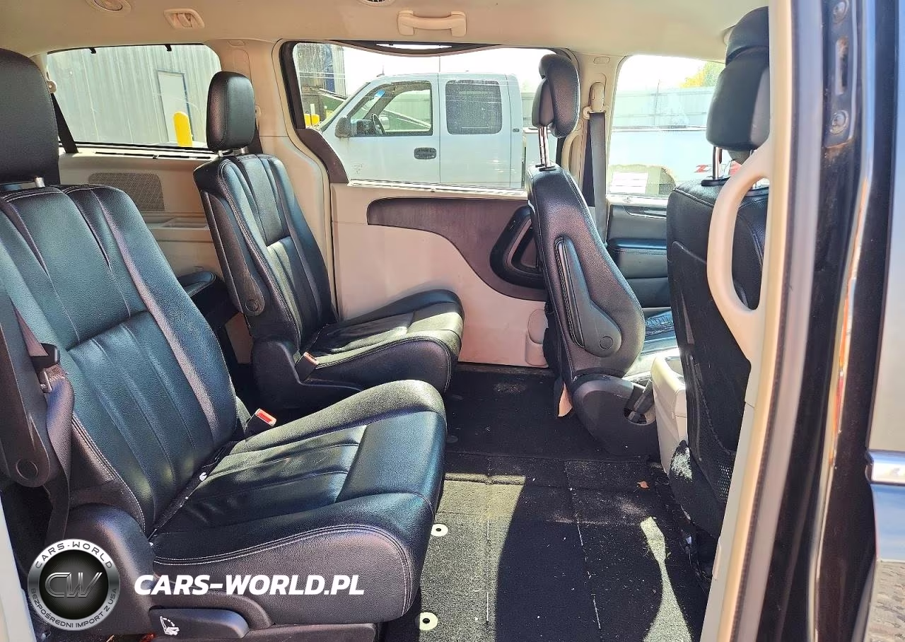 2015 Chrysler Town & Country Touring VIN:2C4RC1BG7FR646147 - 11