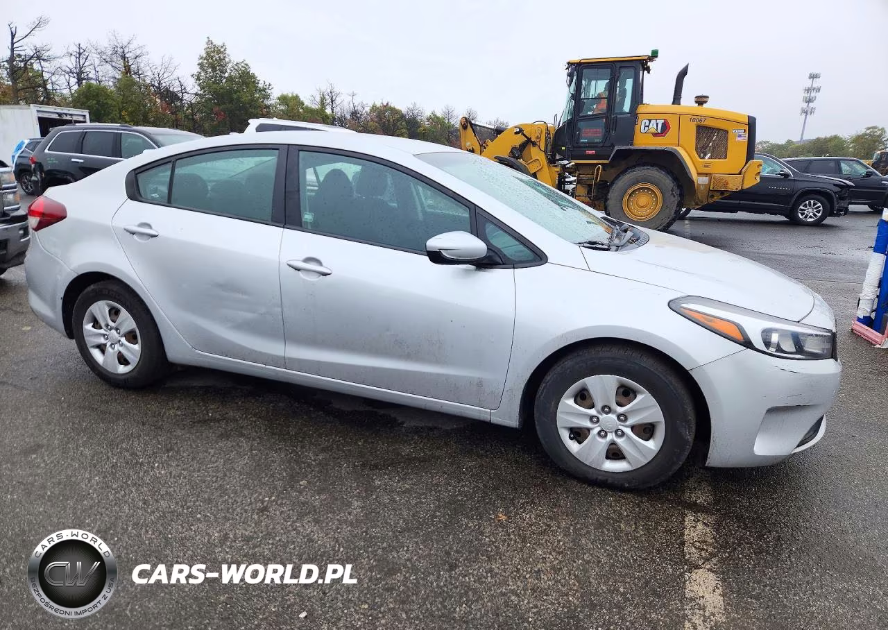 2017 Kia Forte Lx VIN:3KPFK4A77HE083369 - 4