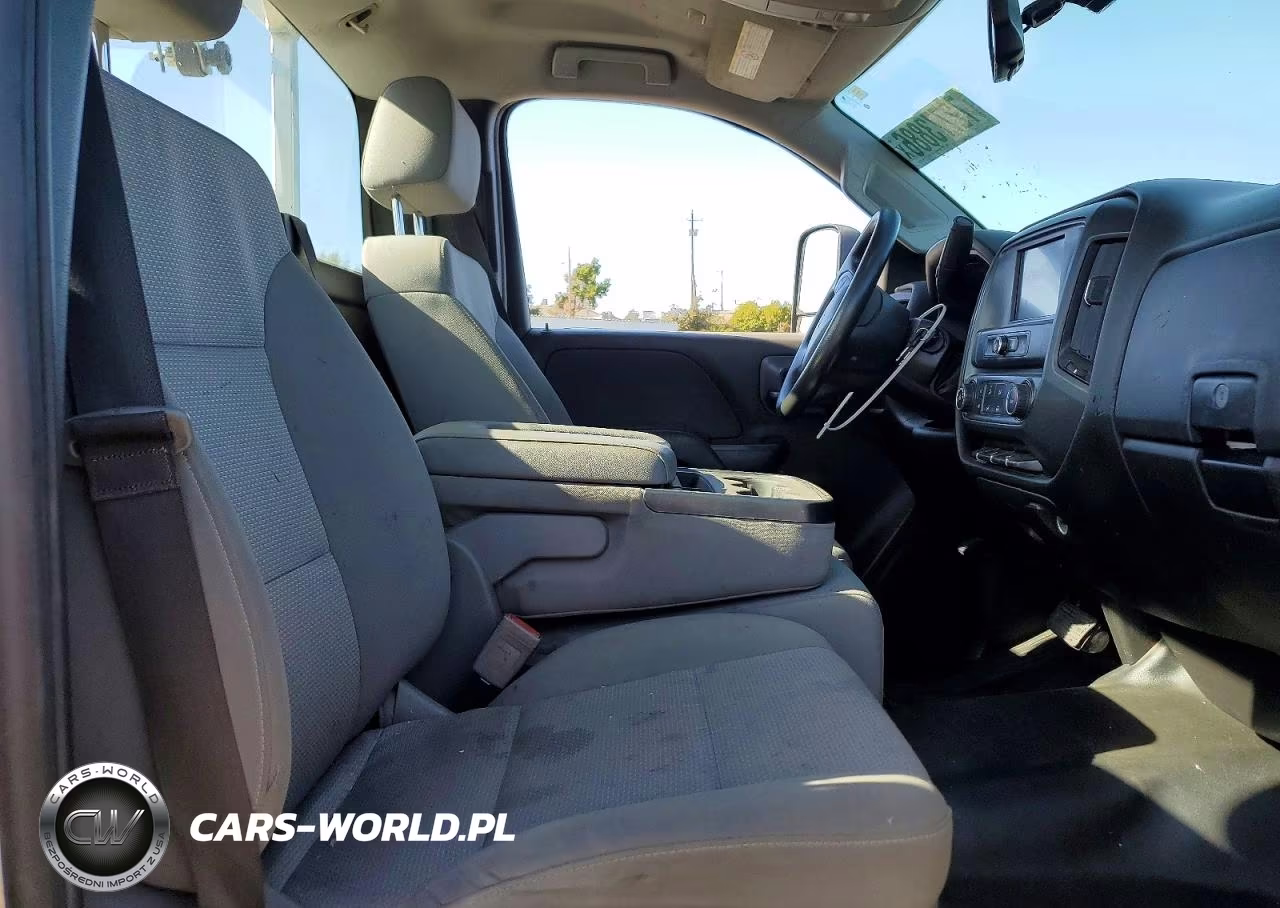 2018 Chevrolet Silverado C2500 Heavy Duty VIN:1GB0CUEG9JZ281012 - 11
