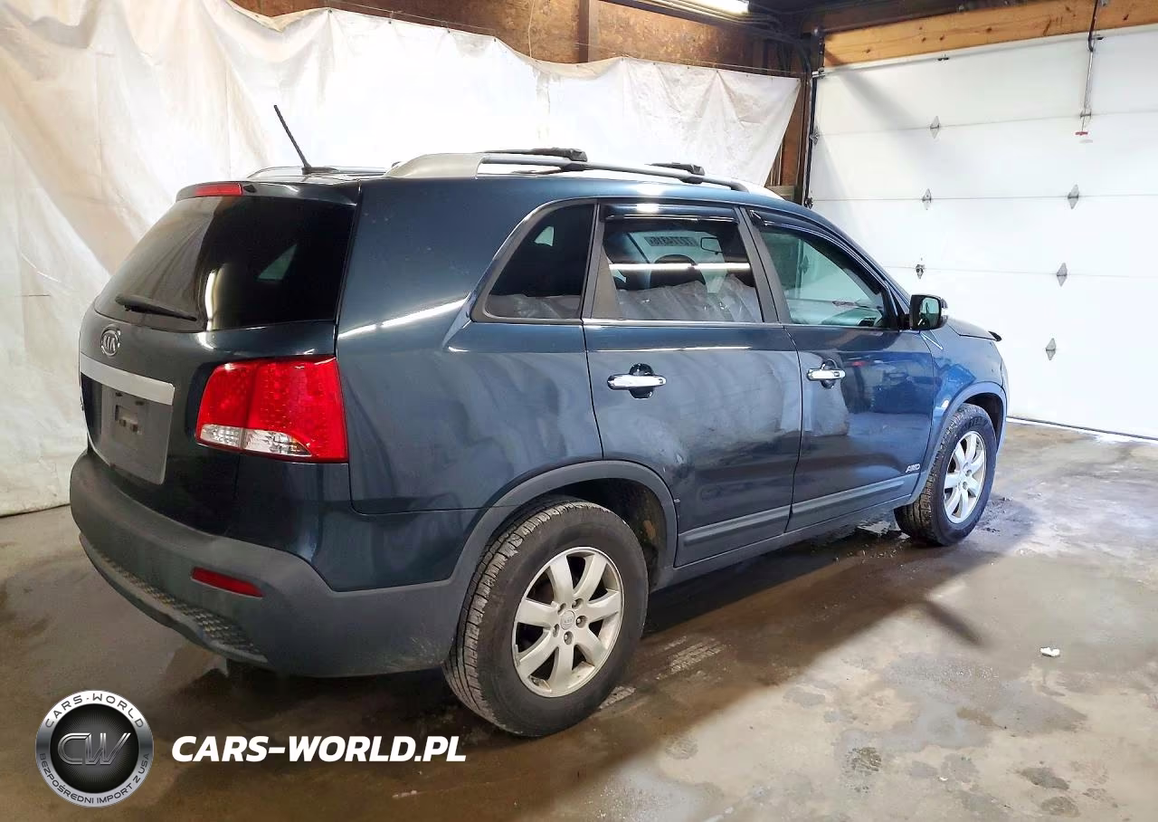 2011 Kia Sorento Lx VIN:5XYKTDA29BG110128 - 3