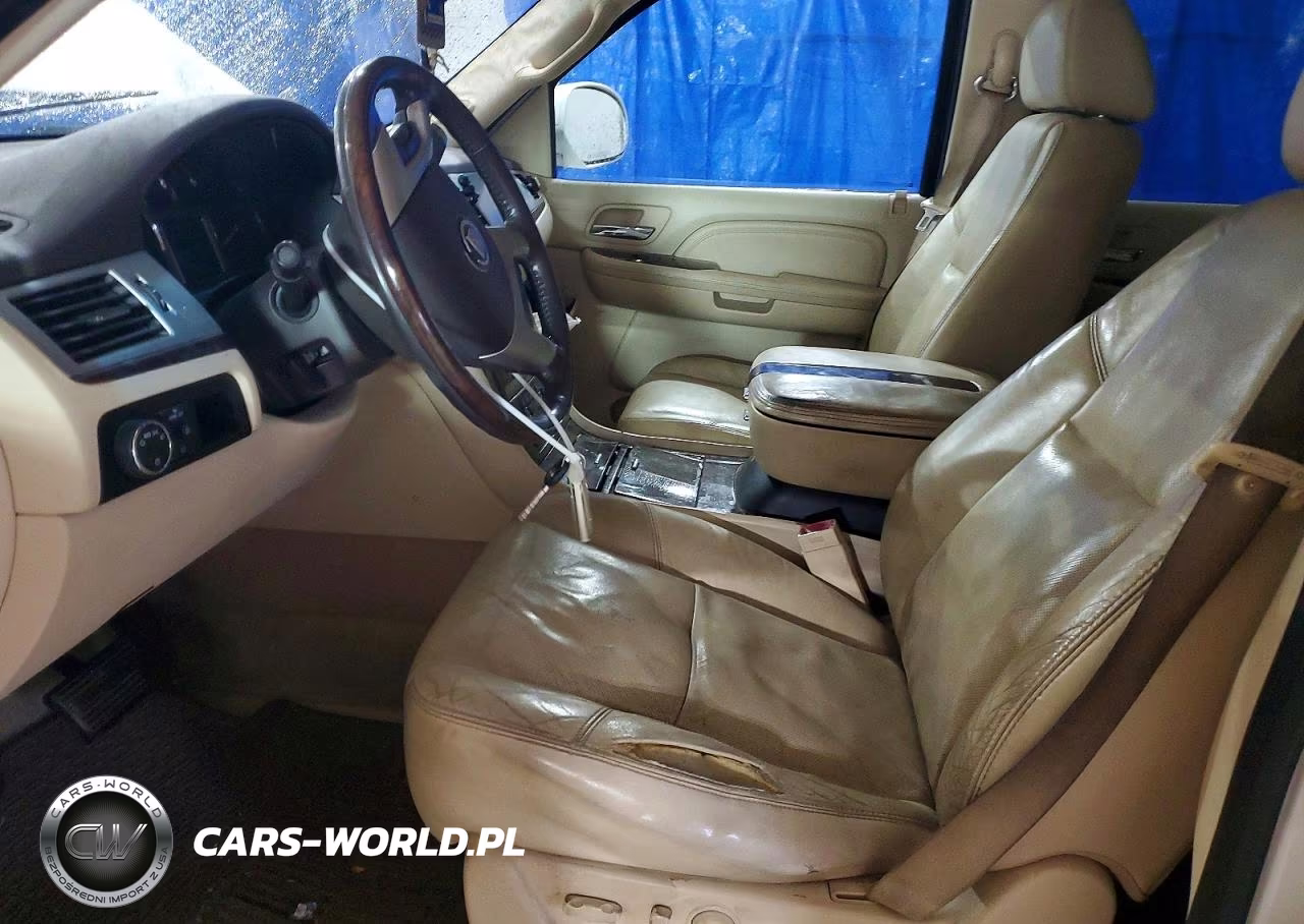 2008 Cadillac Escalade Luxury VIN:1GYEC63848R213262 - 7