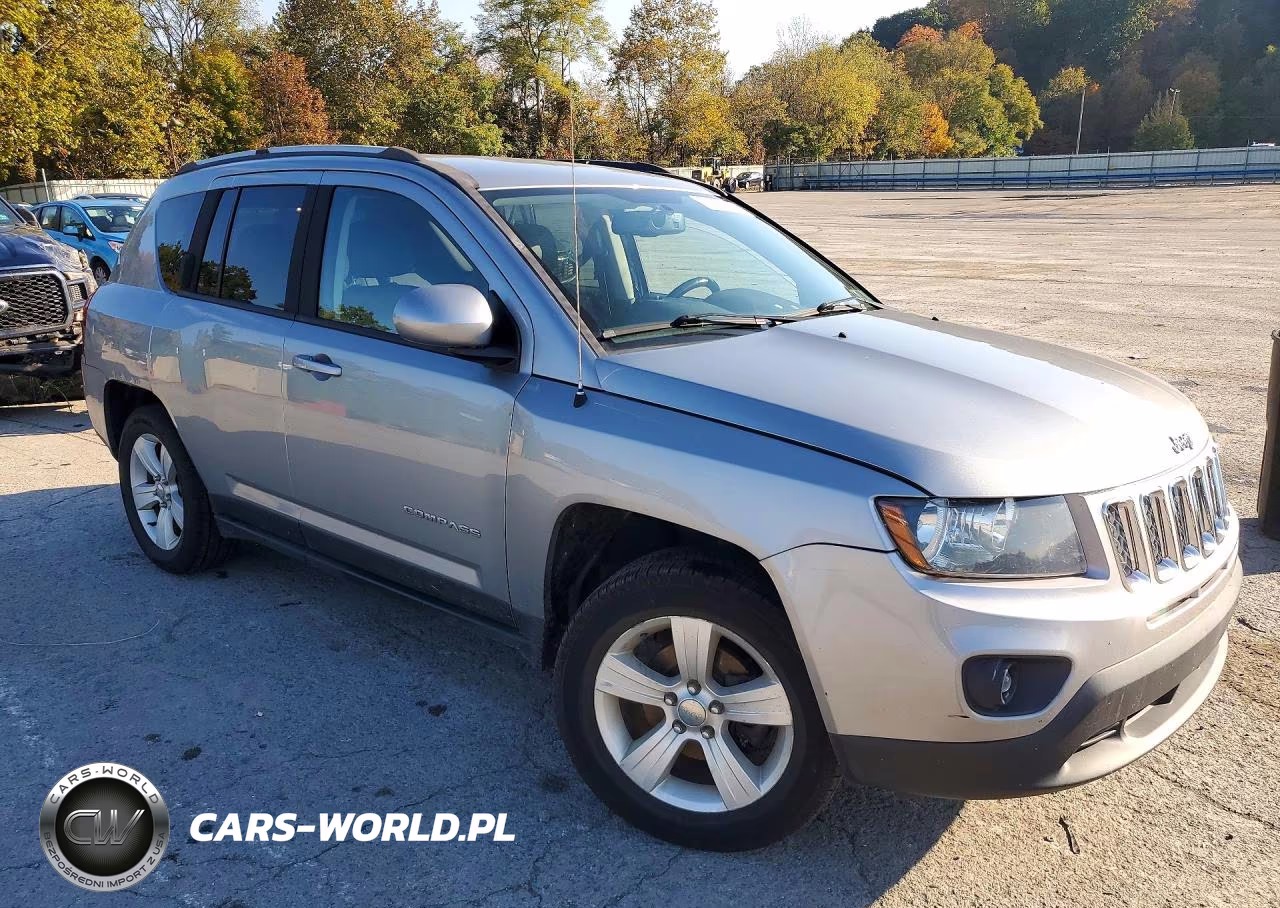 2016 Jeep Compass Latitude VIN:1C4NJDEB0GD757911 - 4