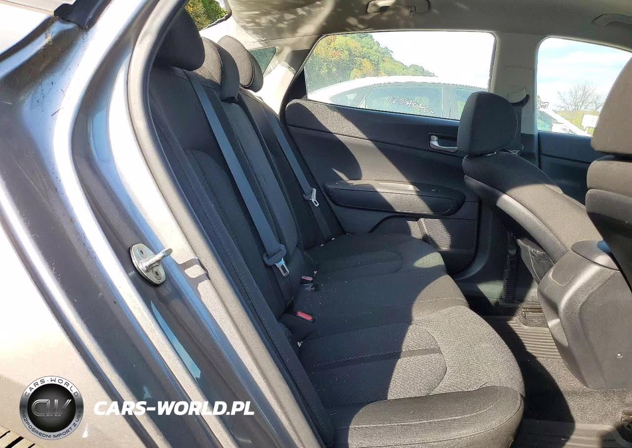 2018 Kia Optima Lx VIN:5XXGT4L3XJG270744 - 10