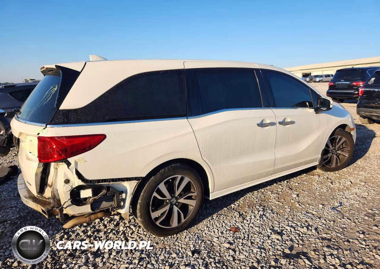 2018 Honda Odyssey Elite VIN:5FNRL6H9XJB108097 - 3