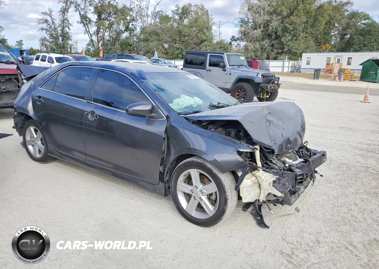 2014 Toyota Camry L VIN:4T1BF1FKXEU323876 - 4