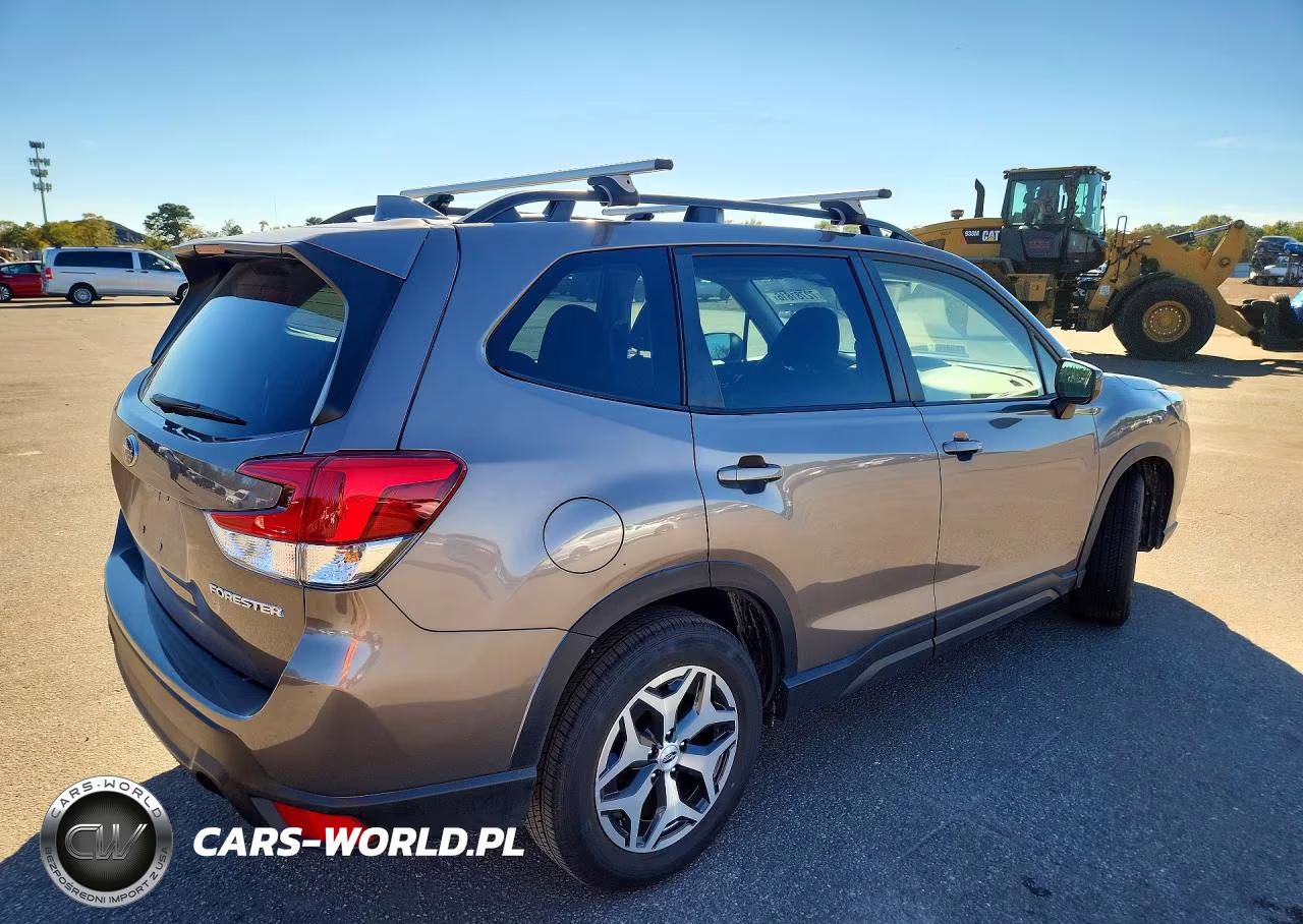 2023 Subaru Forester Premium VIN:JF2SKADC4PH530045 - 3