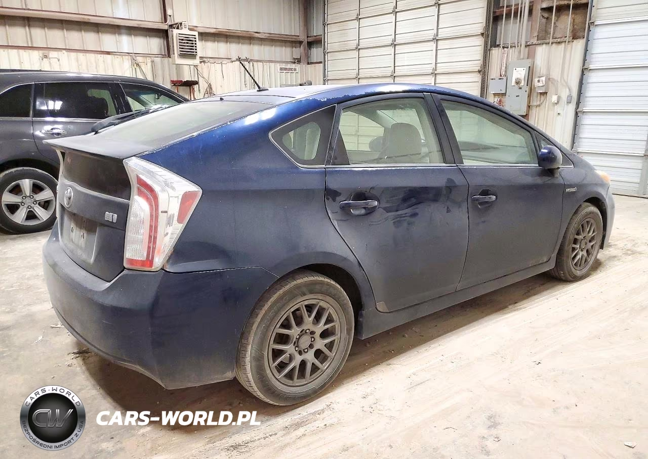 2013 Toyota Prius Two VIN:JTDKN3DU6D1635491 - 3
