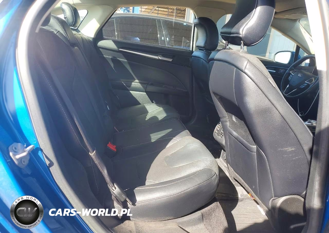 2019 Ford Fusion Titanium VIN:3FA6P0RU8KR137093 - 10