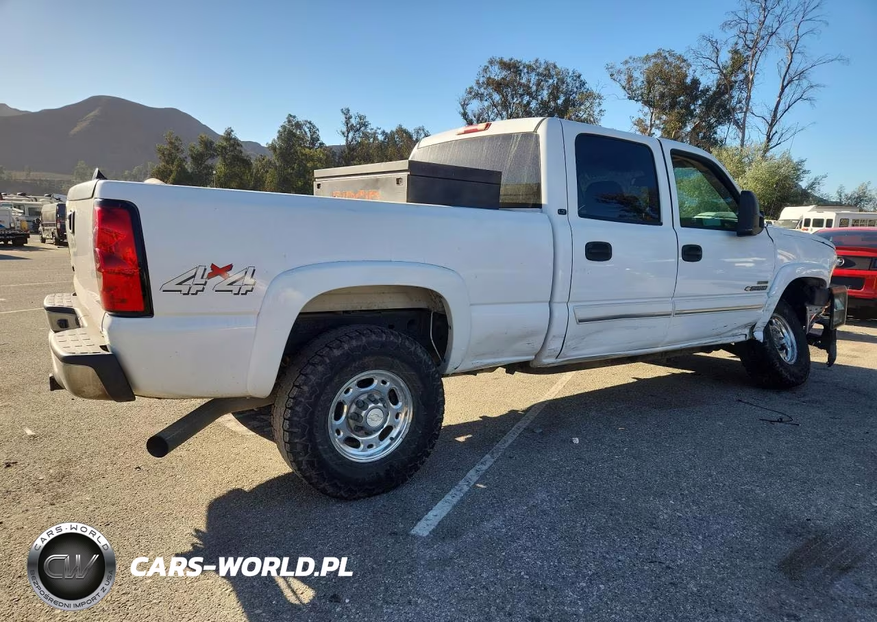 2007 Chevrolet Silverado K2500 Heavy Duty VIN:1GCHK23D67F155330 - 3