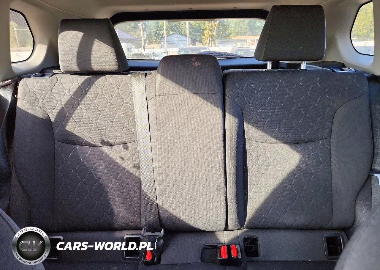 2023 Toyota Corolla Cross Le VIN:7MUBAABGXPV048463 - 10