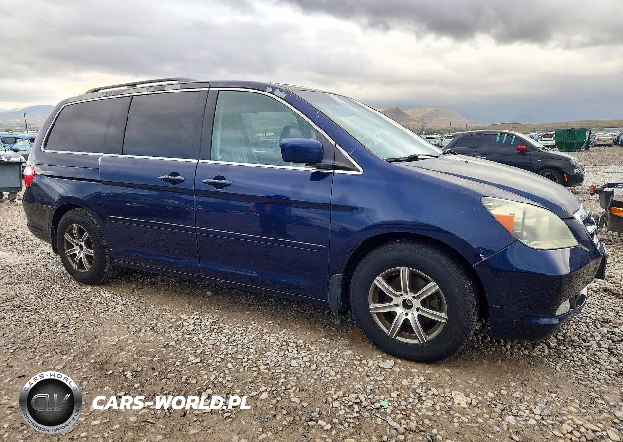 2005 Honda Odyssey Touring VIN:5FNRL38815B002181 - 4