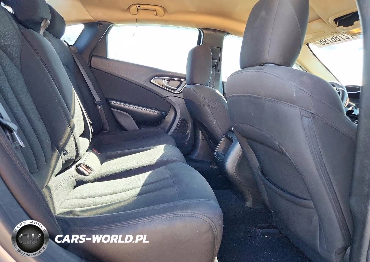 2015 Chrysler 200 Limited VIN:1C3CCCAB5FN700893 - 10